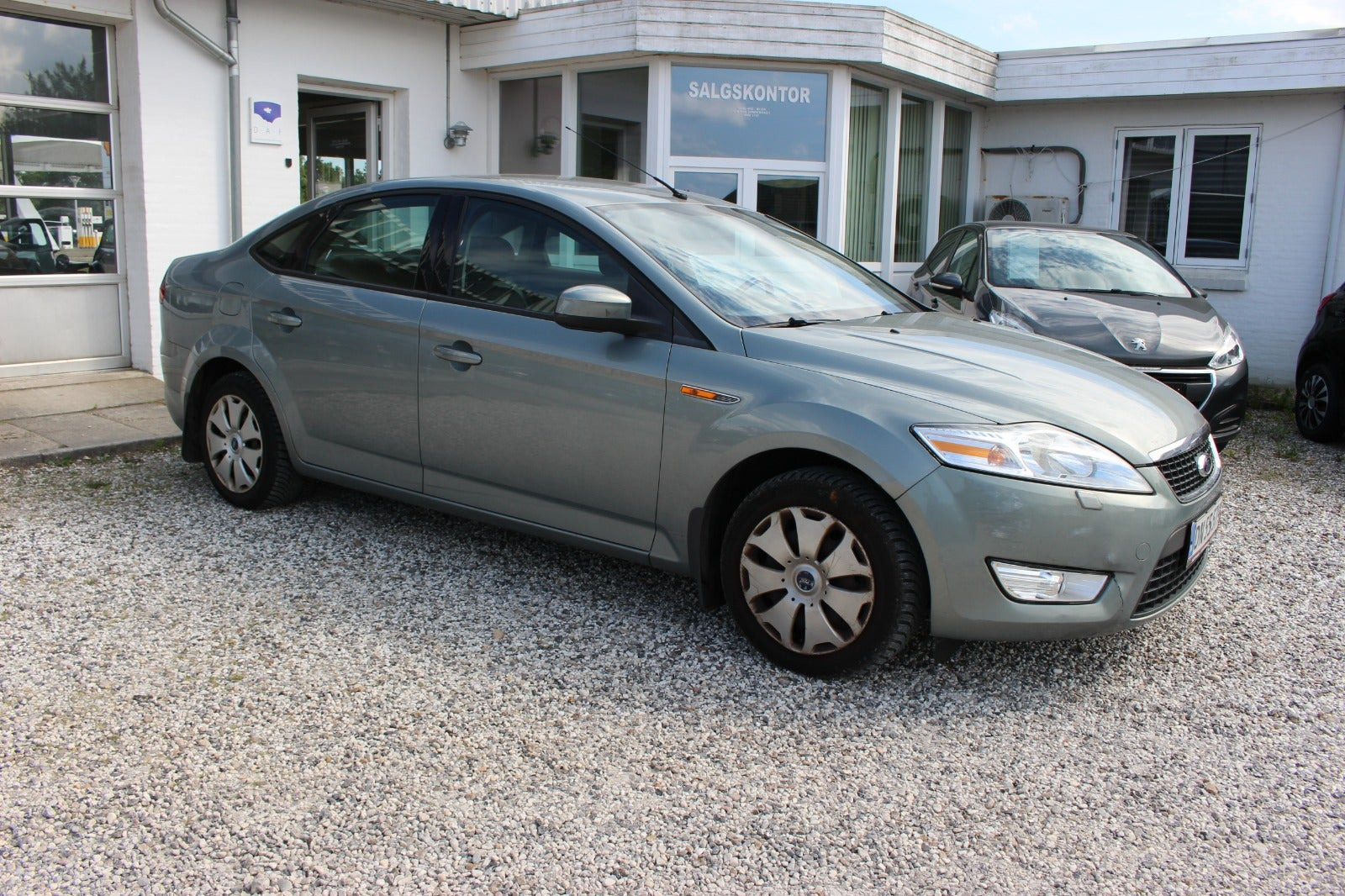 Grå Ford Mondeo fra 2009