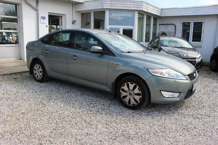 Grå Ford Mondeo fra 2009