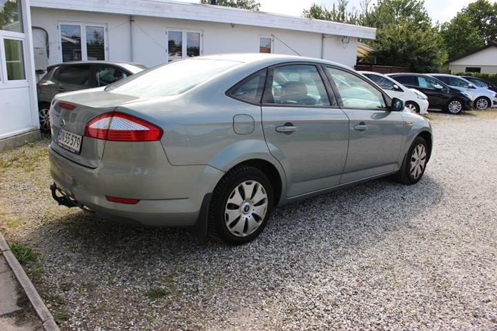 Grå Ford Mondeo fra 2009
