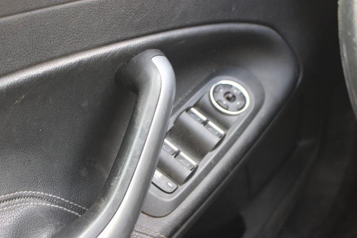 Grå Ford Mondeo fra 2009