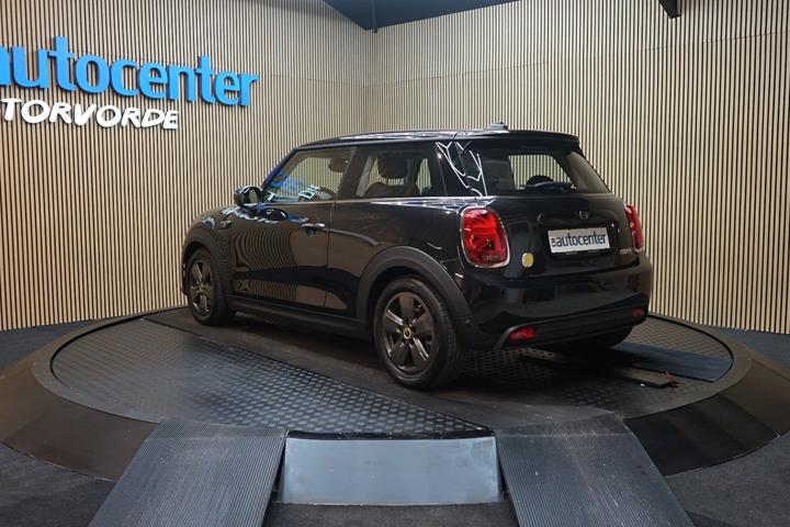 Sort Mini Cooper SE fra 2023