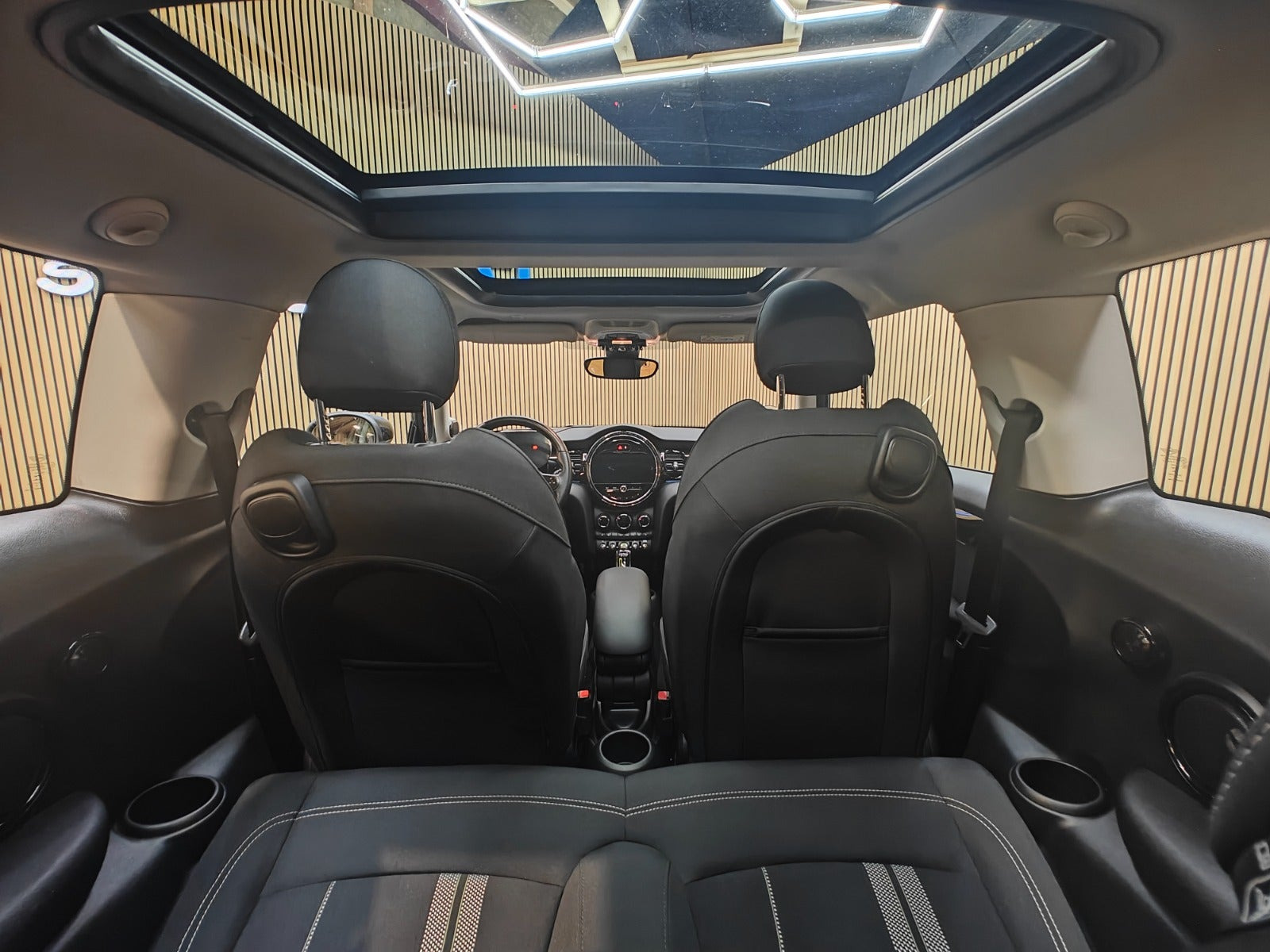 Sort Mini Cooper SE fra 2023