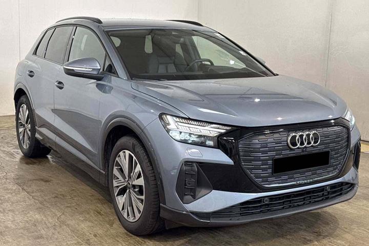 Grå Audi Q4 e-tron fra 2023