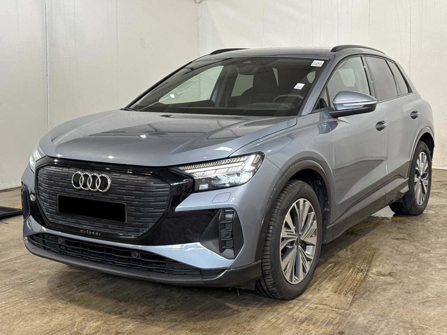 Grå Audi Q4 e-tron fra 2023