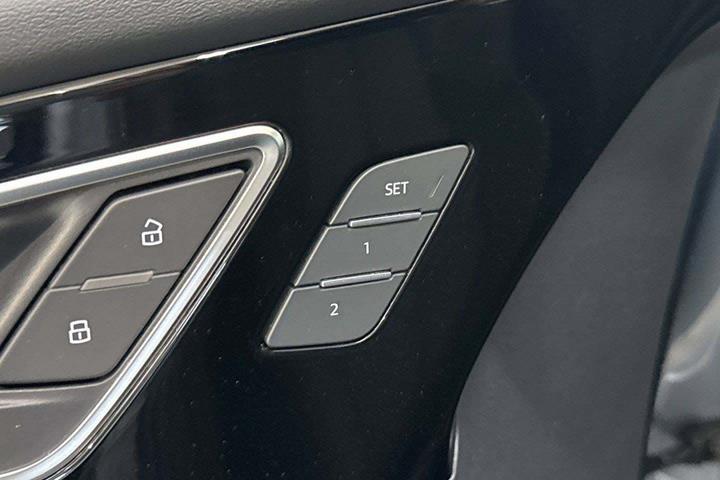 Grå Audi Q4 e-tron fra 2023