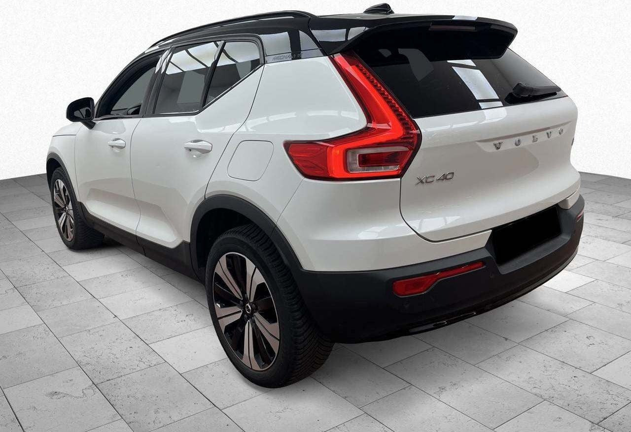 Hvid Volvo XC40 fra 2023