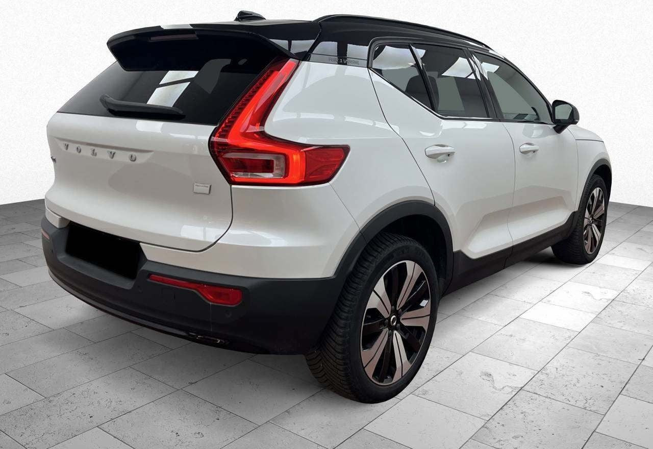Hvid Volvo XC40 fra 2023