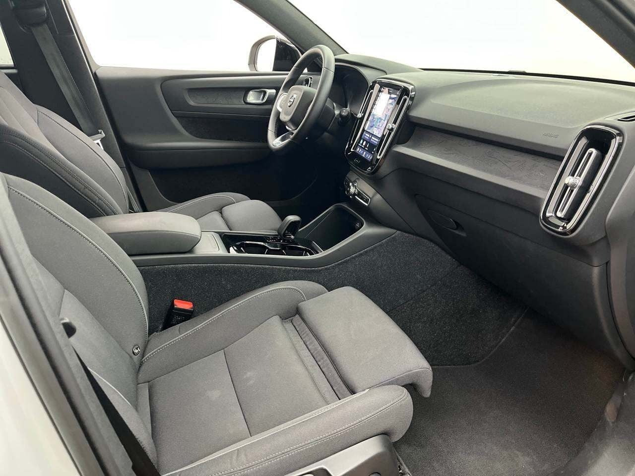 Hvid Volvo XC40 fra 2023
