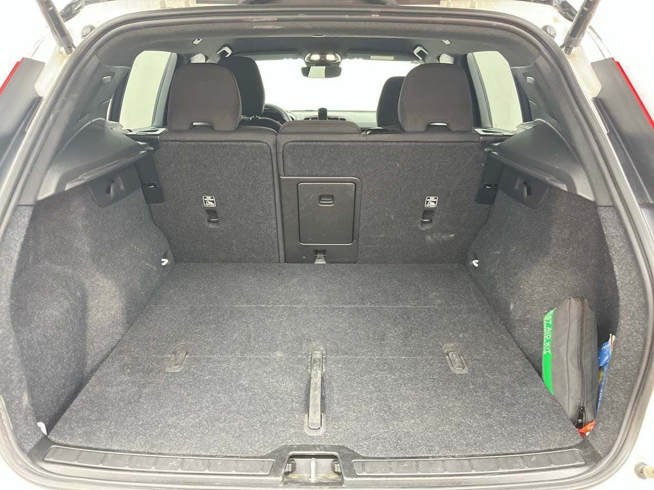 Hvid Volvo XC40 fra 2023
