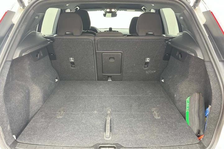 Hvid Volvo XC40 fra 2023