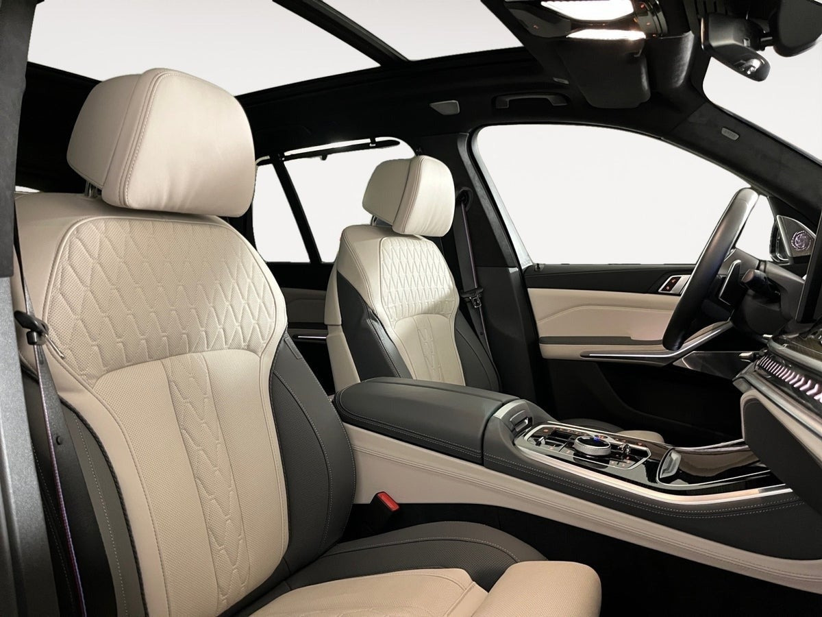 Grå BMW X5 fra 2025