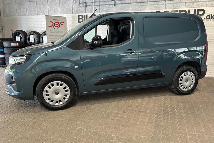 Blå Opel Combo-e fra 2024