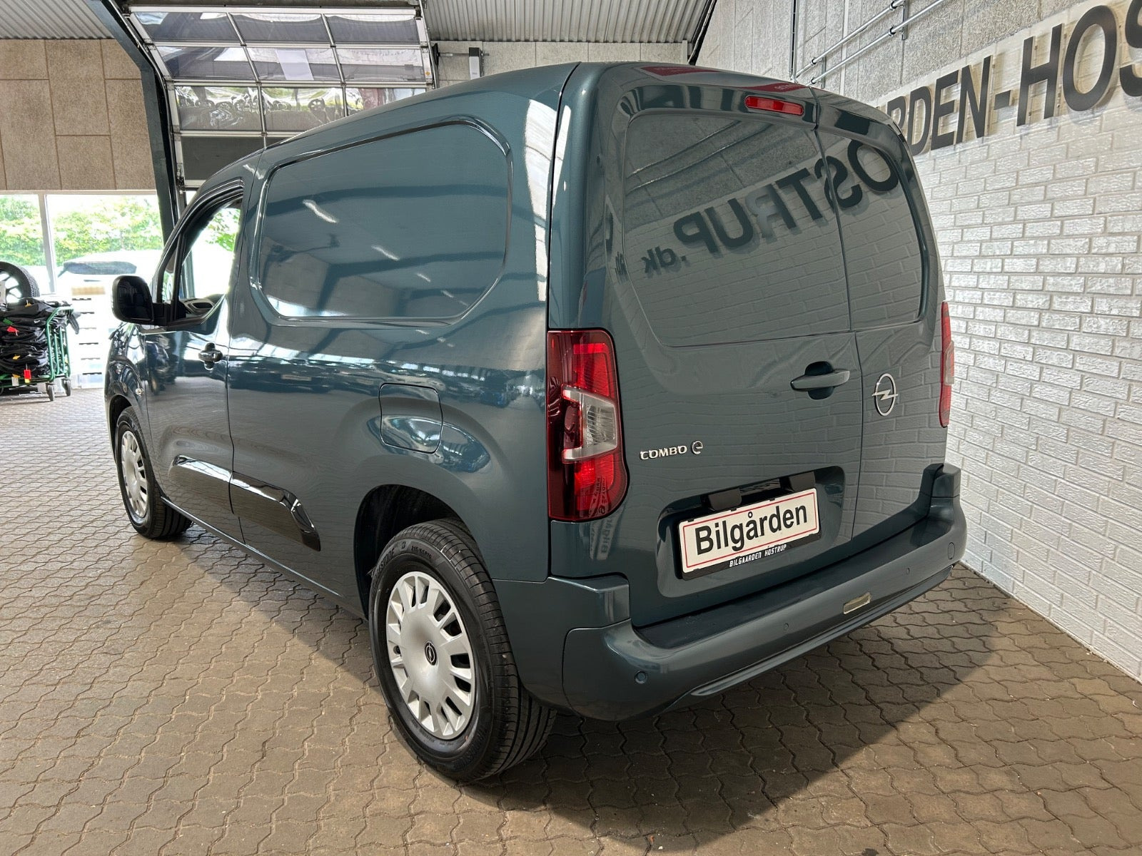 Blå Opel Combo-e fra 2024
