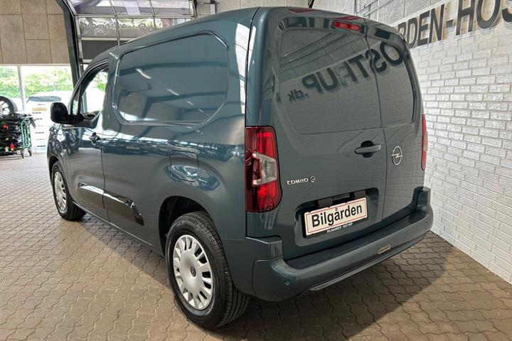 Blå Opel Combo-e fra 2024