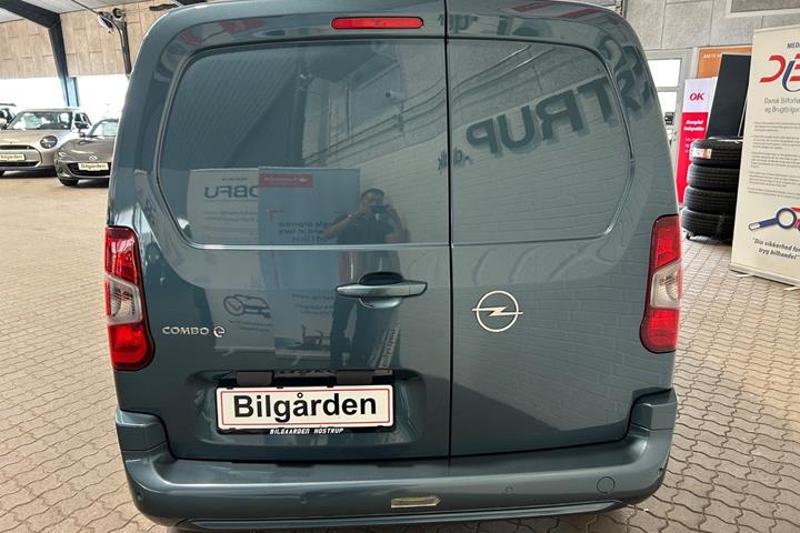 Blå Opel Combo-e fra 2024