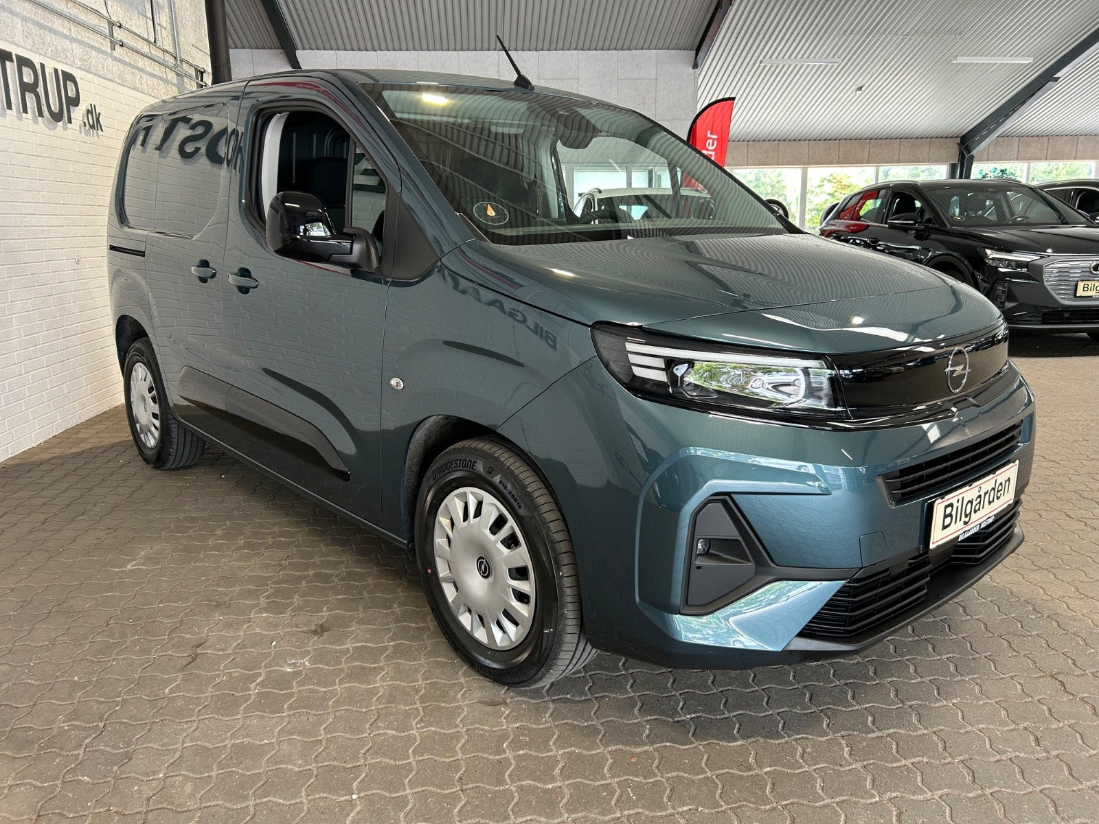 Blå Opel Combo-e fra 2024