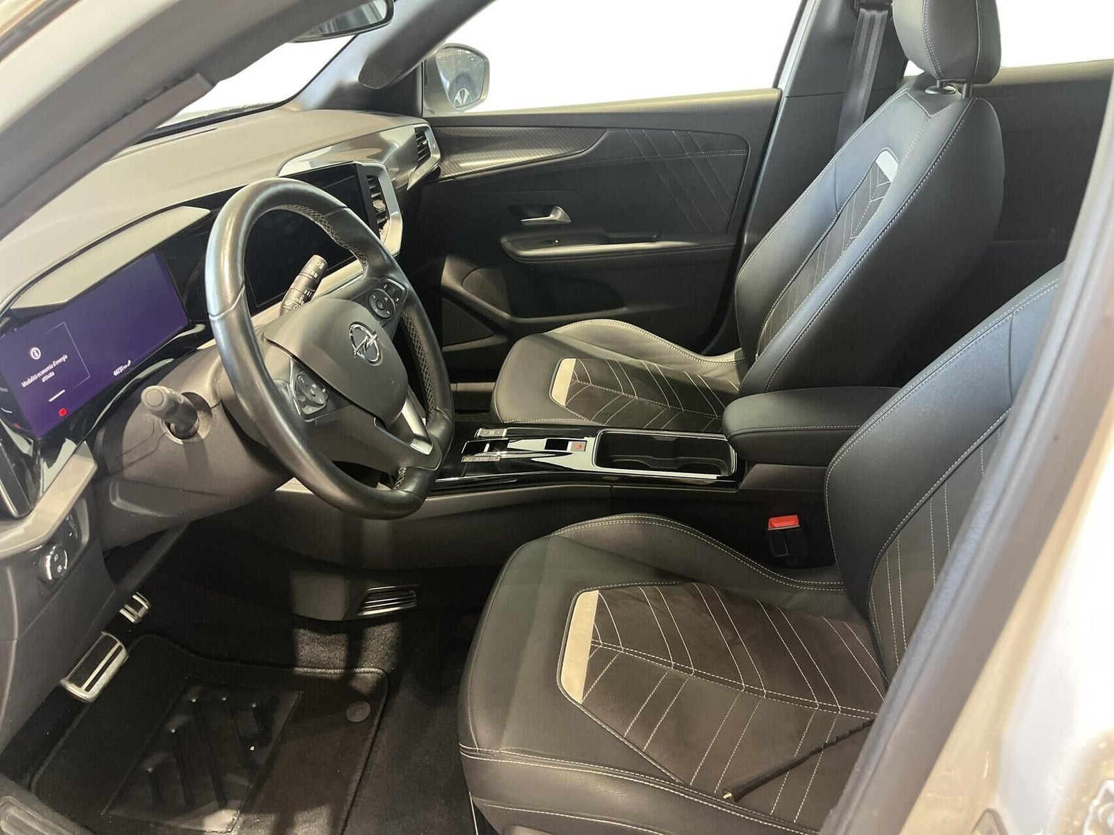 Hvid Opel Mokka-e fra 2022