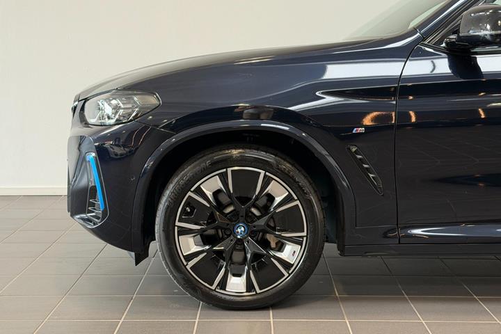 Sort BMW iX3 fra 2023