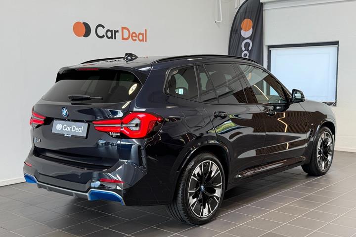 Sort BMW iX3 fra 2023