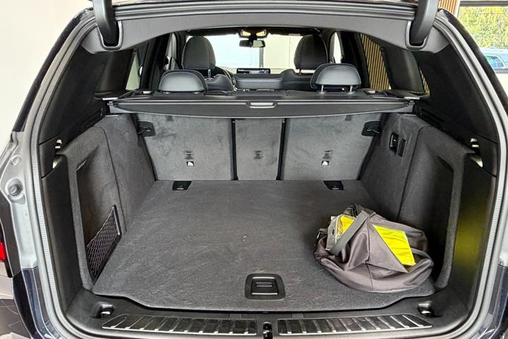 Sort BMW iX3 fra 2023