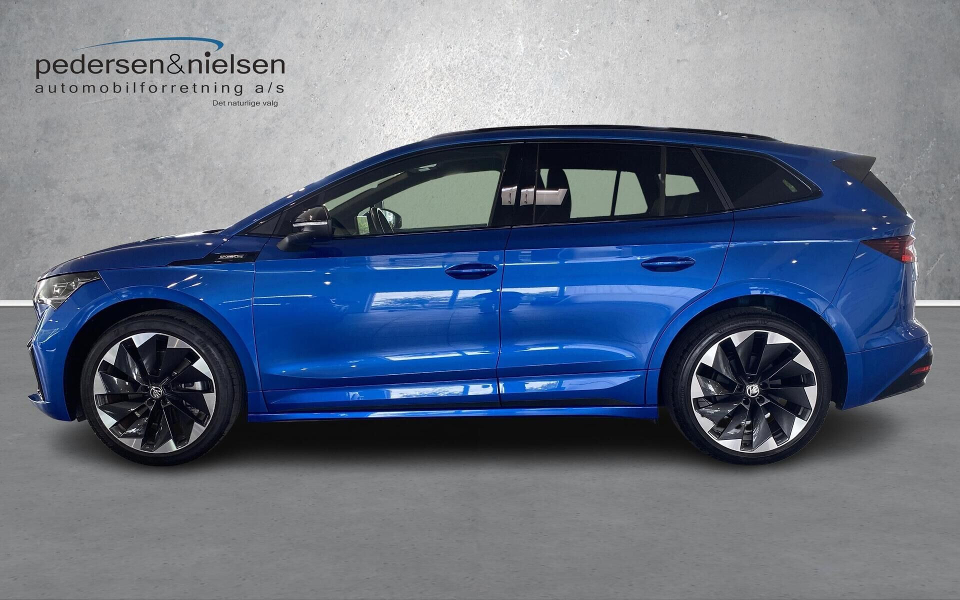 Blå Skoda Enyaq fra 2023