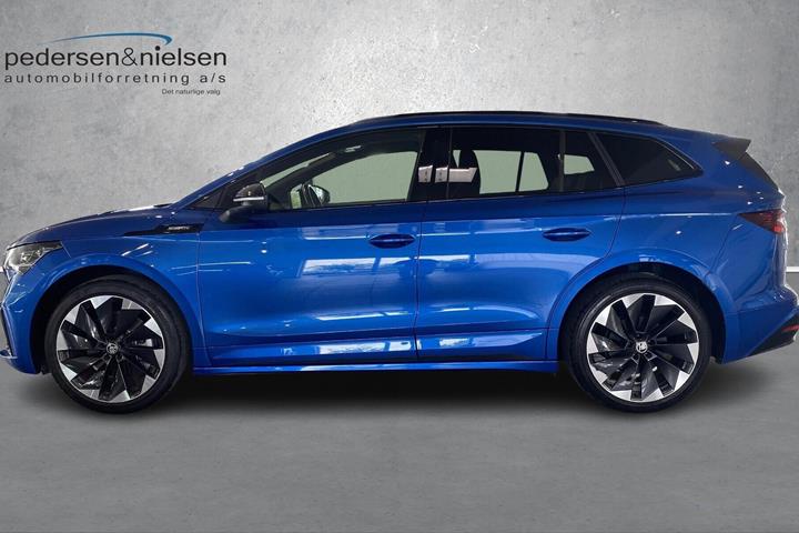 Blå Skoda Enyaq fra 2023