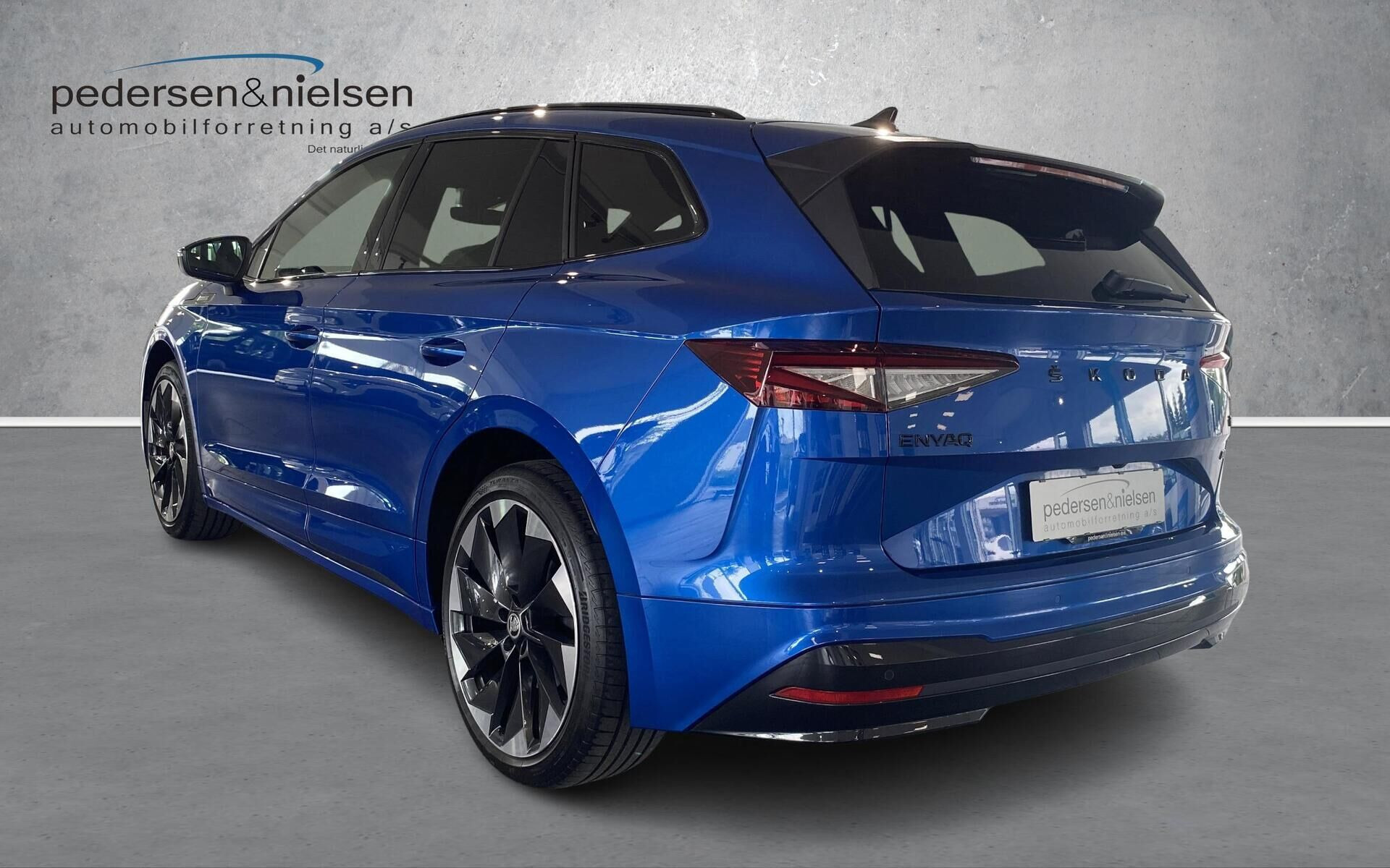Blå Skoda Enyaq fra 2023