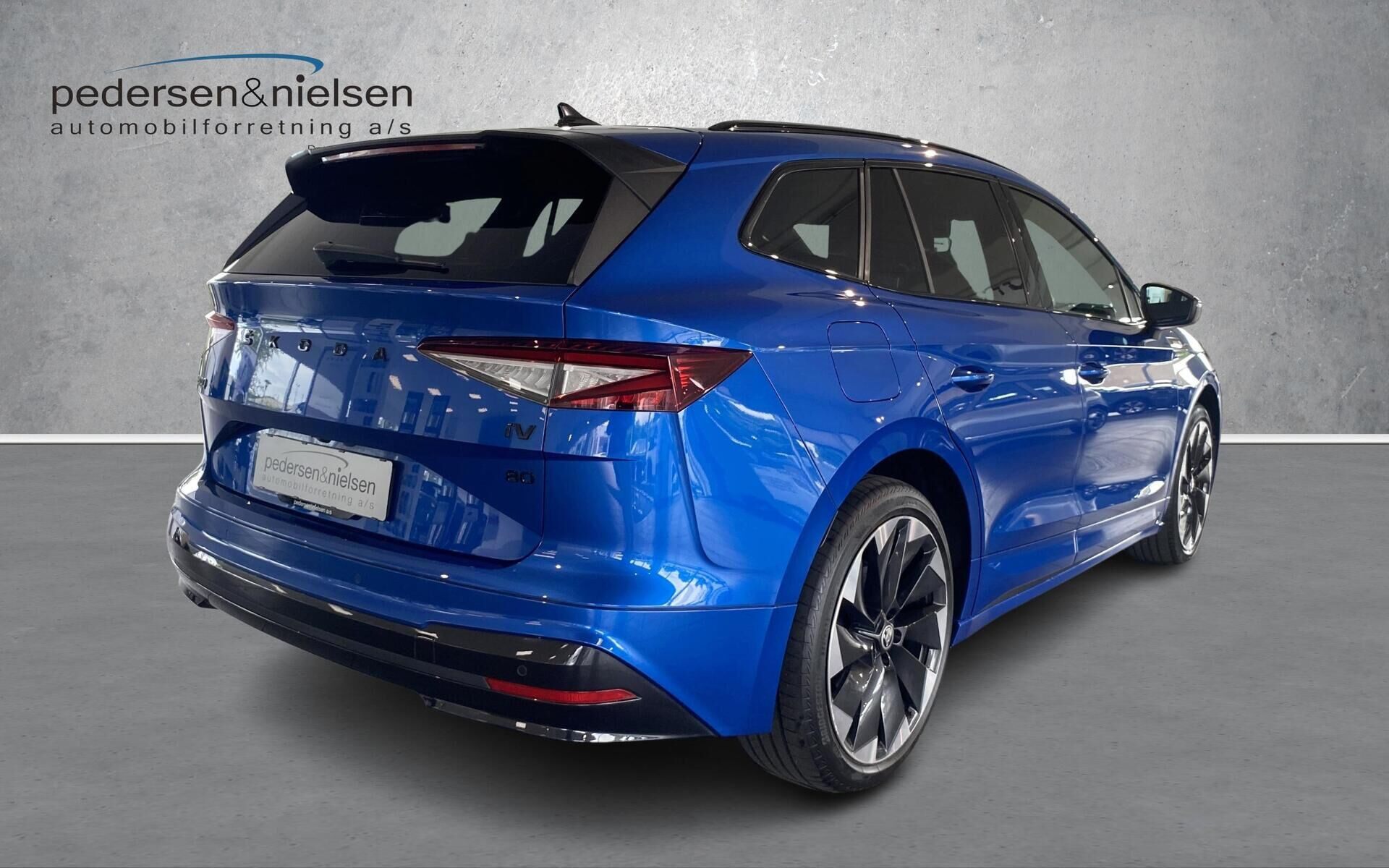 Blå Skoda Enyaq fra 2023