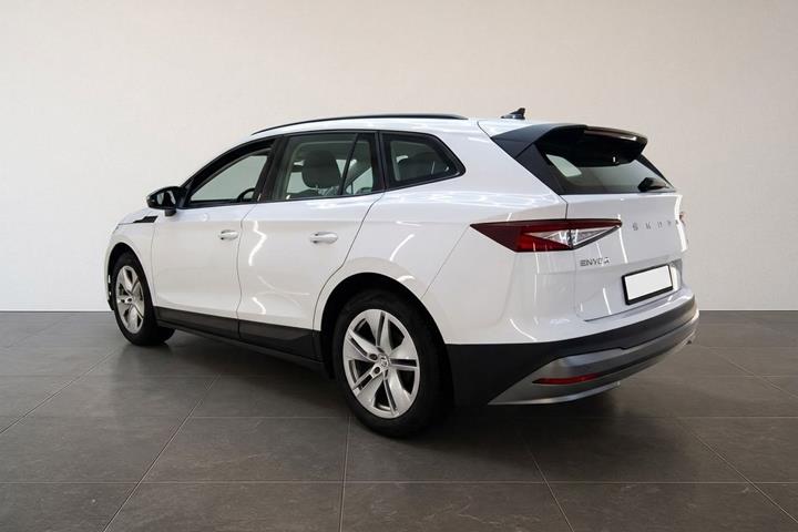 Hvid Skoda Enyaq fra 2021