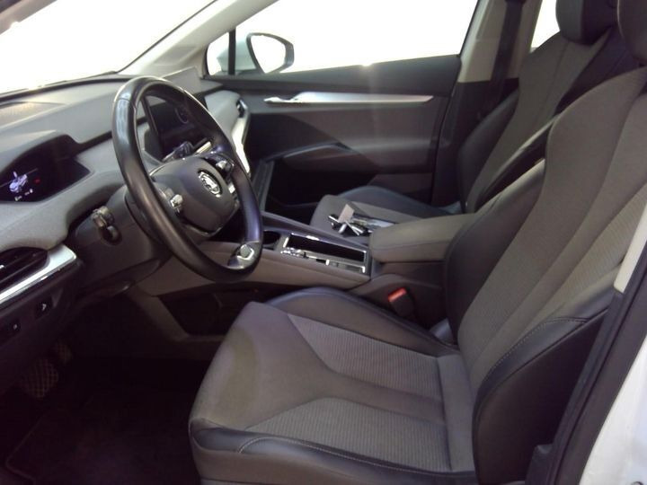 Hvid Skoda Enyaq fra 2021