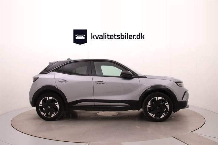 Sølv Opel Mokka-e fra 2025