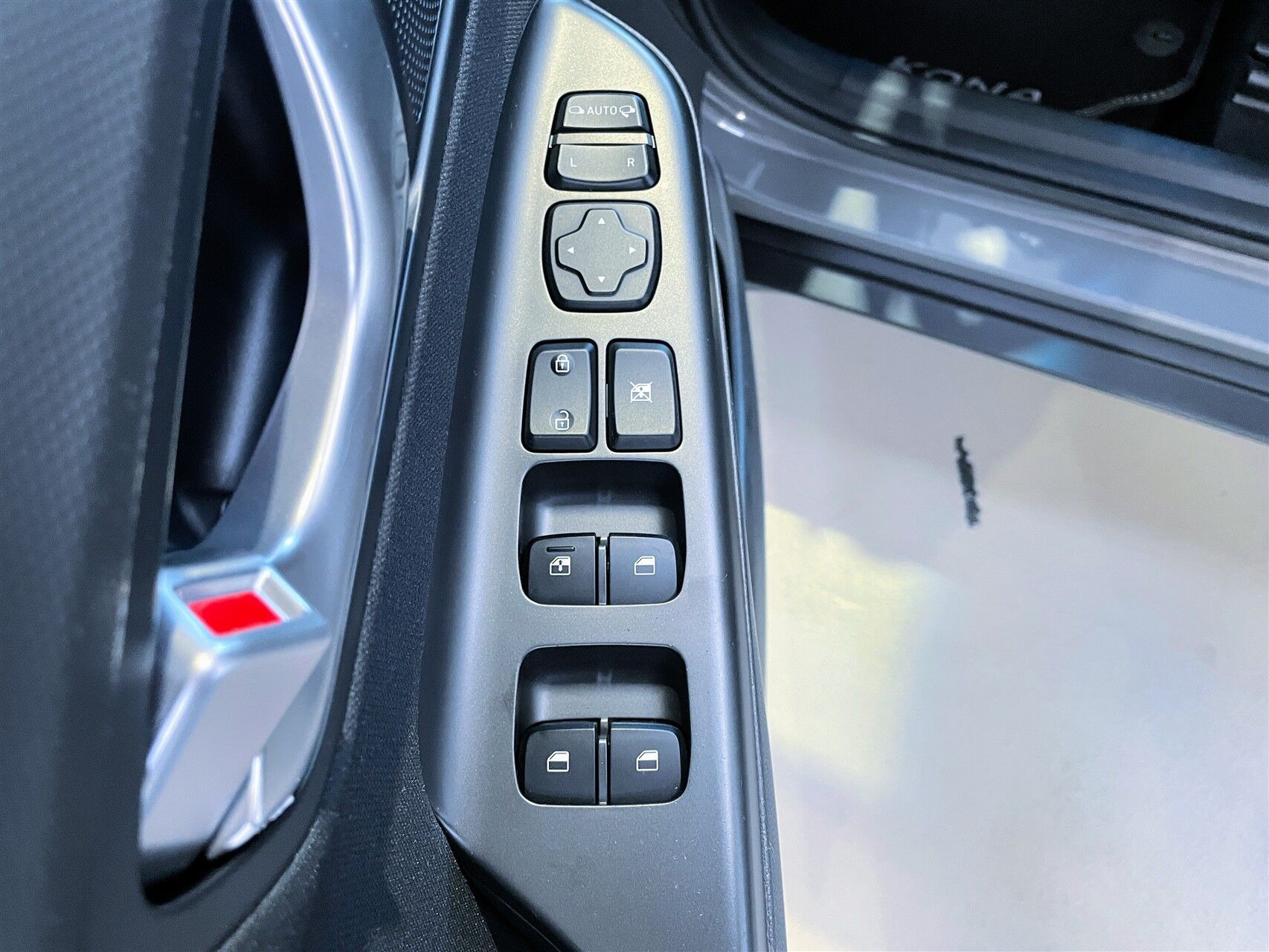 Grå Hyundai Kona fra 2021