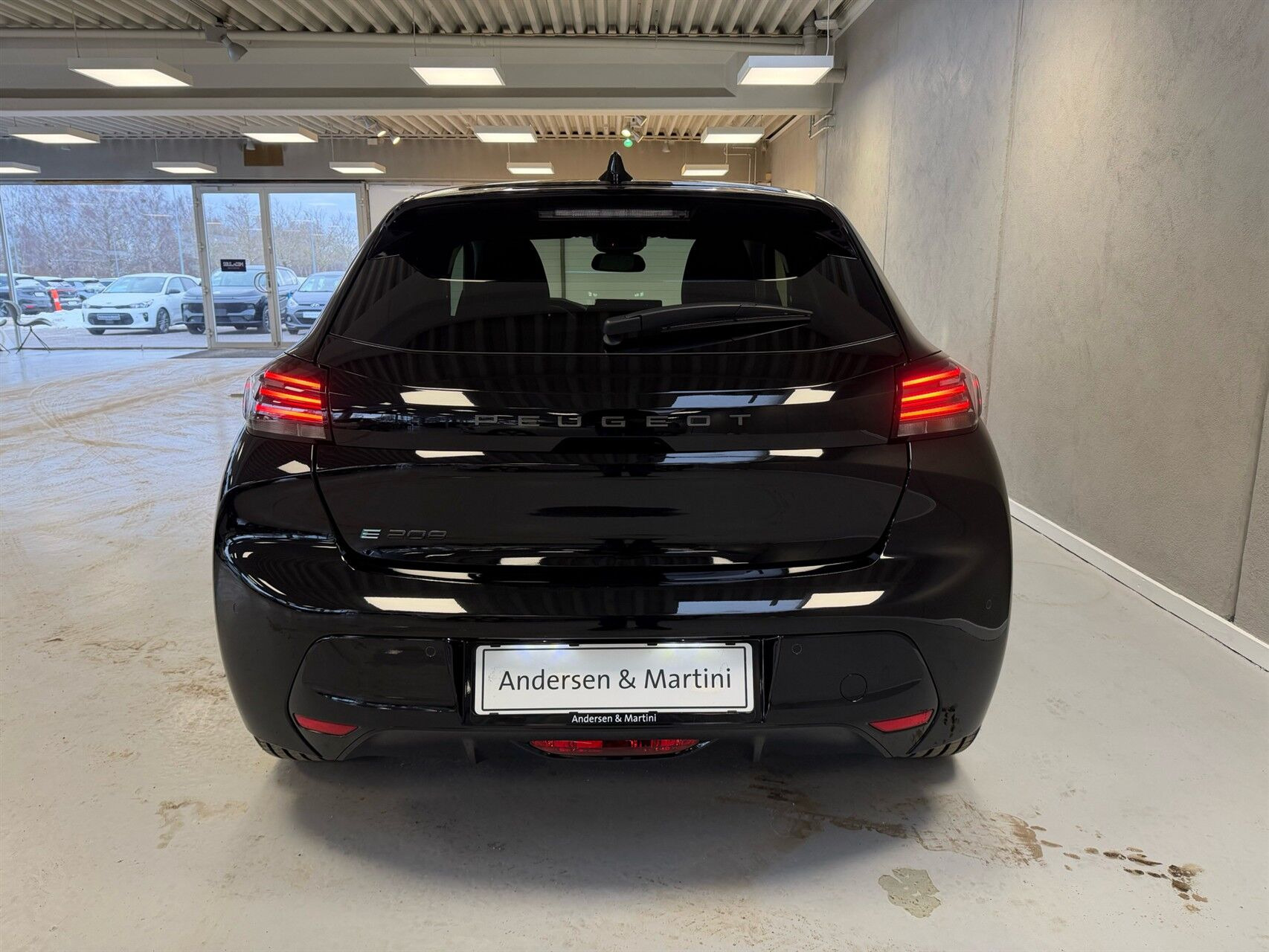 Sort Peugeot e-208 fra 2026