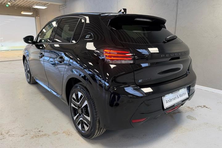 Sort Peugeot e-208 fra 2026