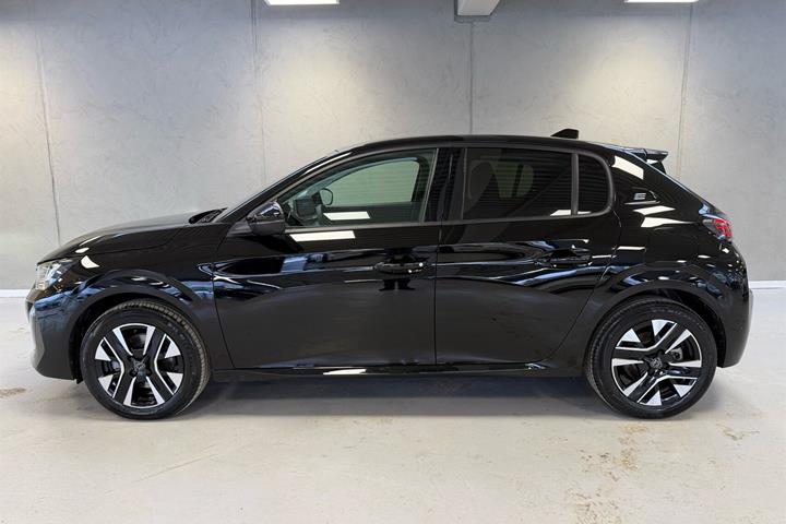 Sort Peugeot e-208 fra 2026