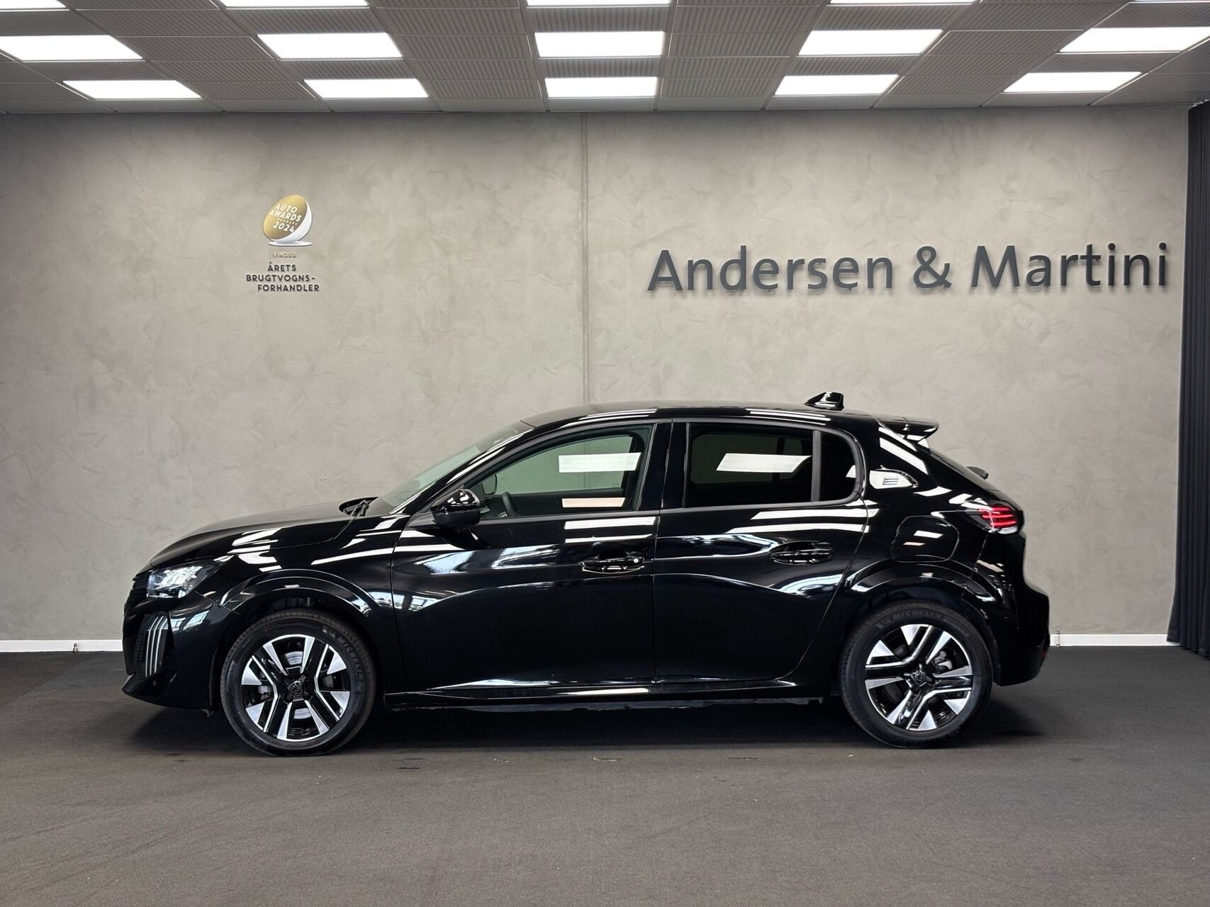 Sort Peugeot e-208 fra 2025