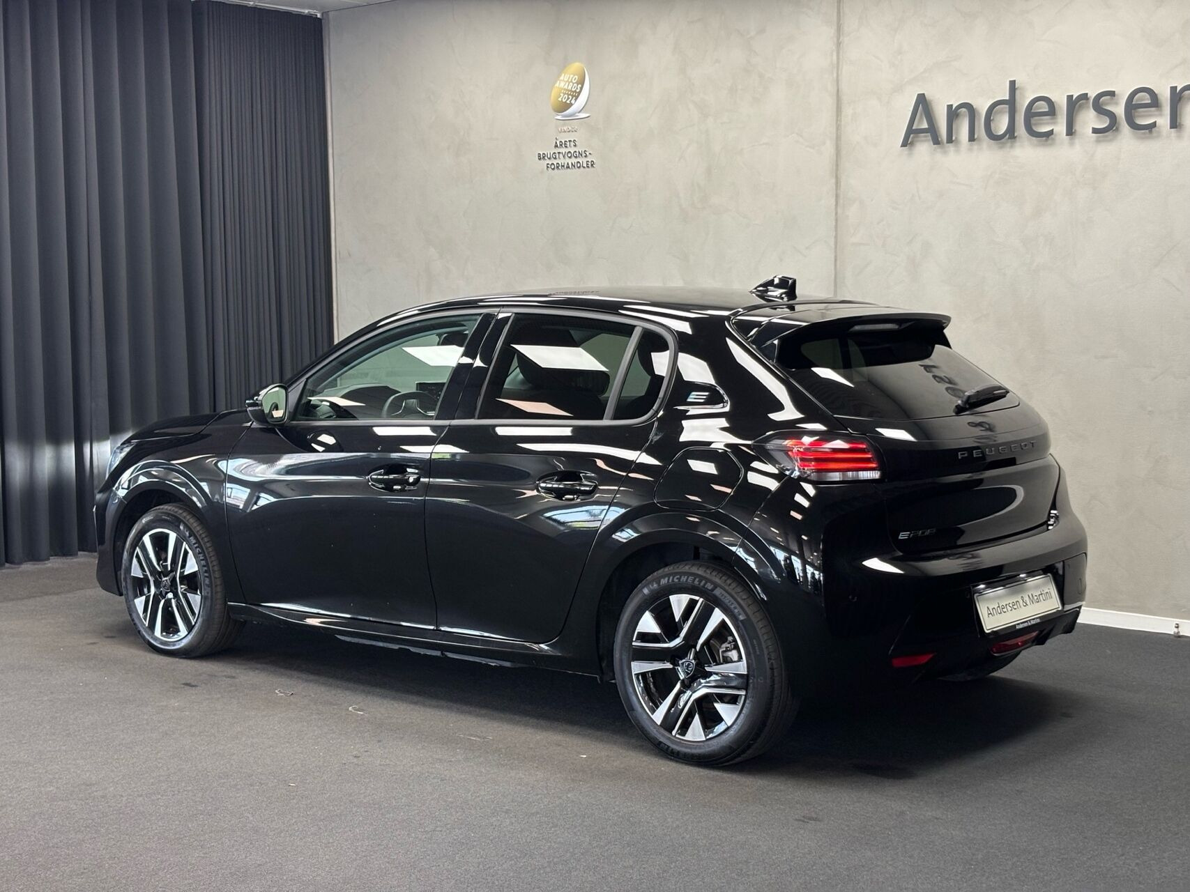 Sort Peugeot e-208 fra 2025