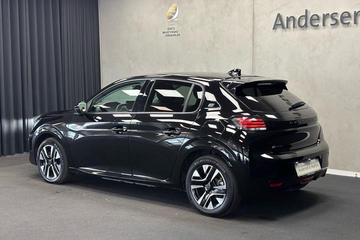 Sort Peugeot e-208 fra 2025