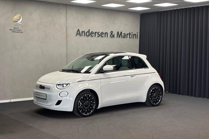 Hvid Fiat 500e fra 2023