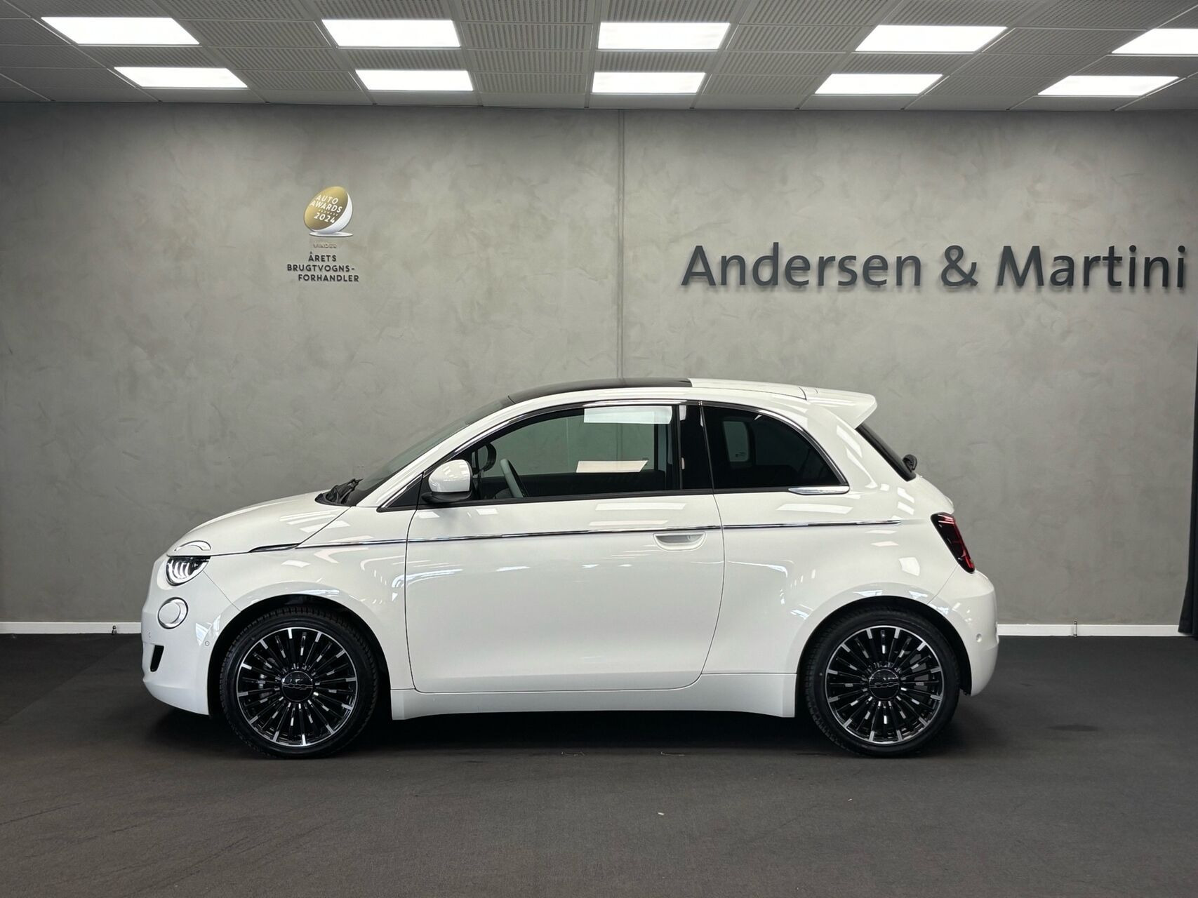 Hvid Fiat 500e fra 2023