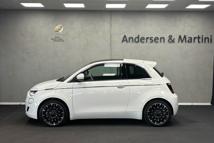 Hvid Fiat 500e fra 2023