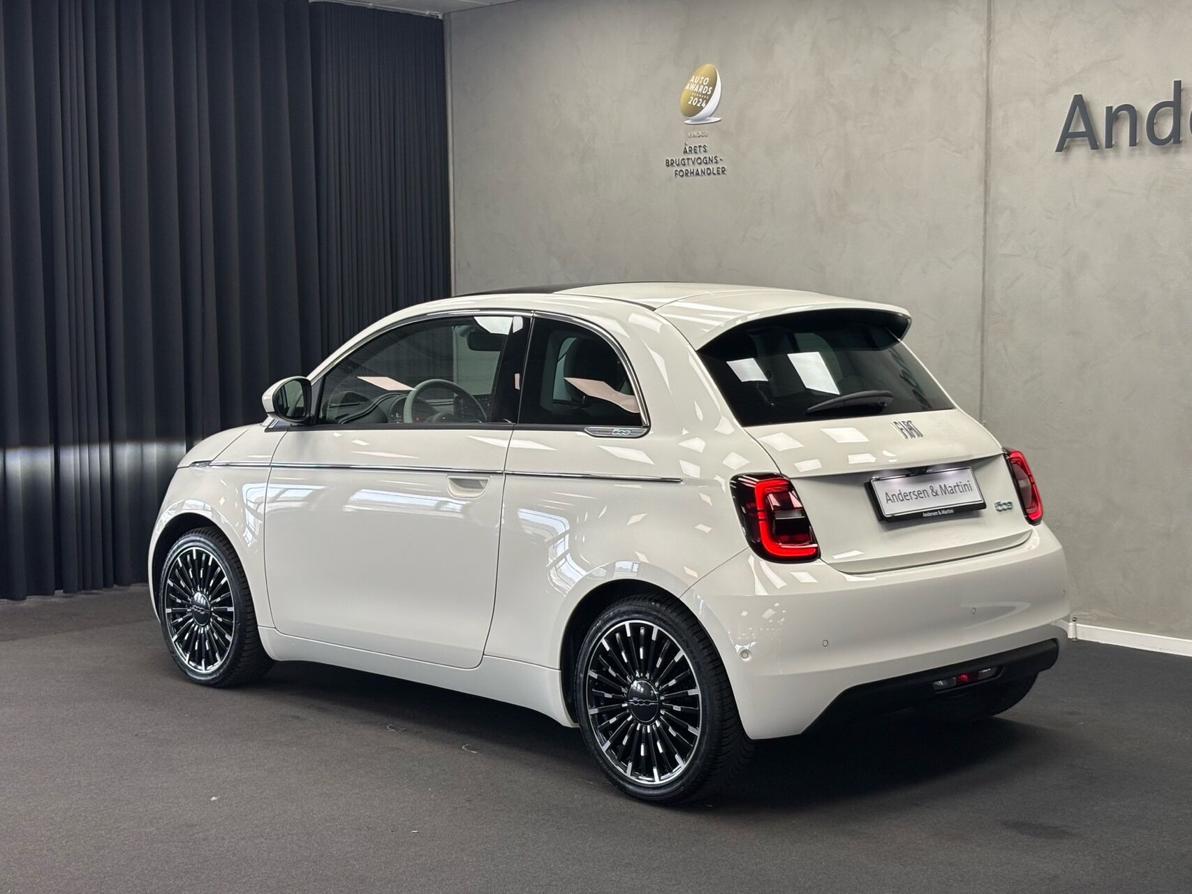 Hvid Fiat 500e fra 2023