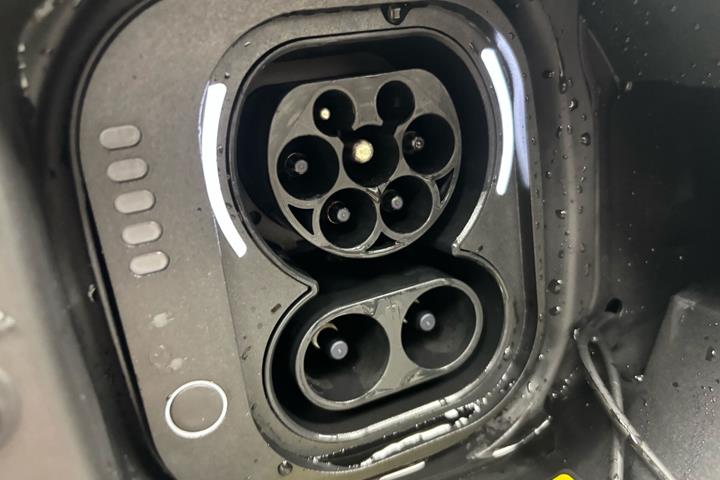 Hvid Fiat 500e fra 2023