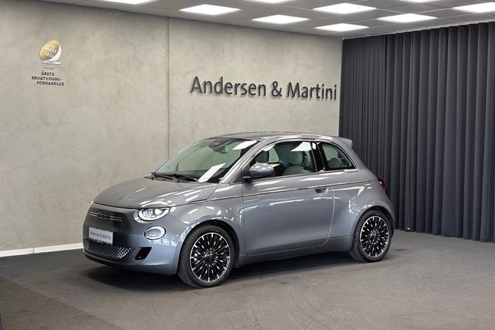 Grå Fiat 500e fra 2023