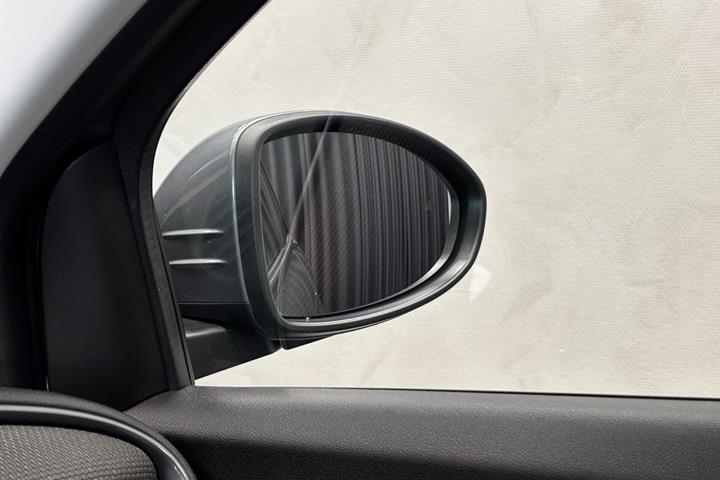 Grå Fiat 500e fra 2023