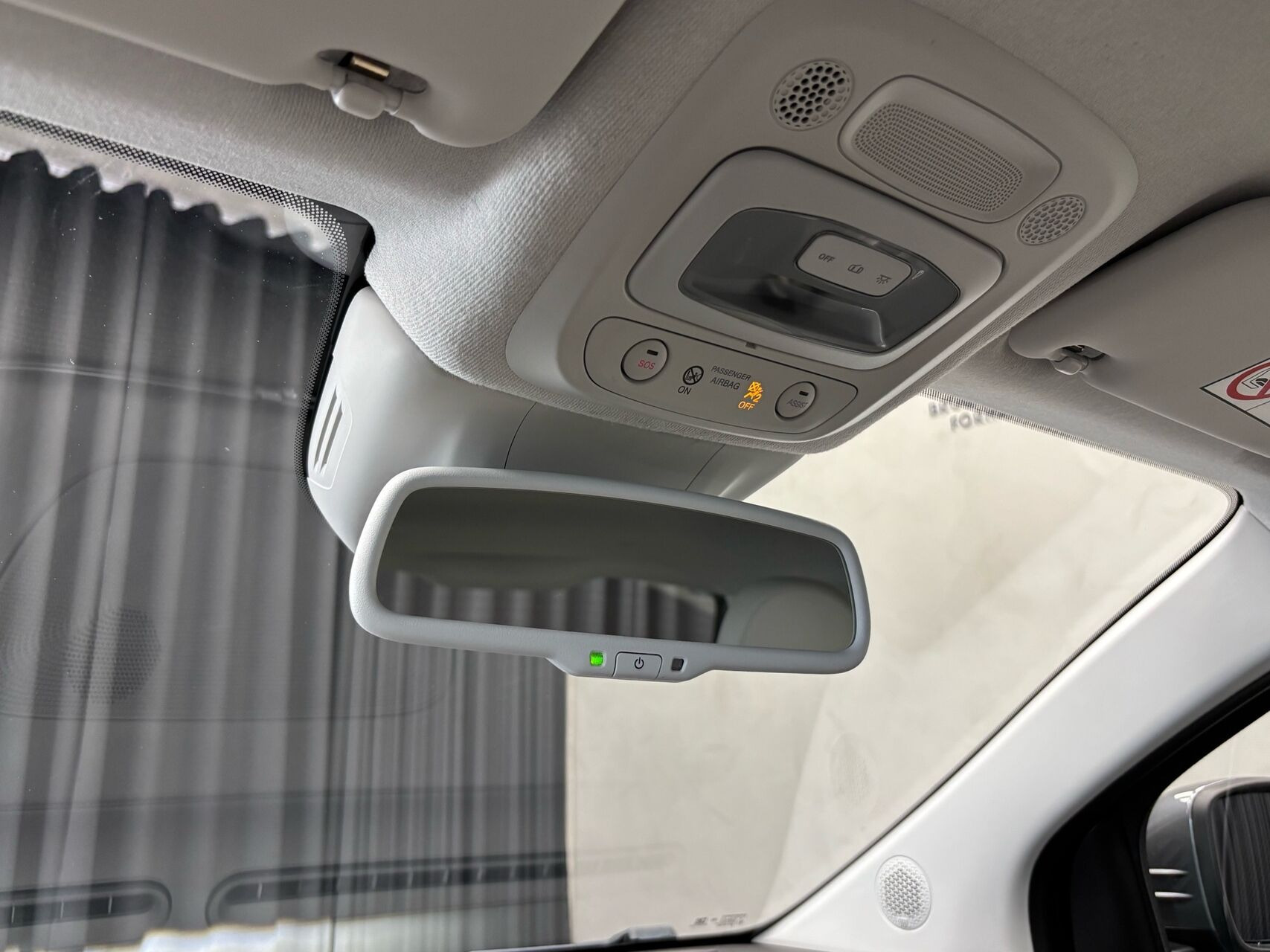 Grå Fiat 500e fra 2023