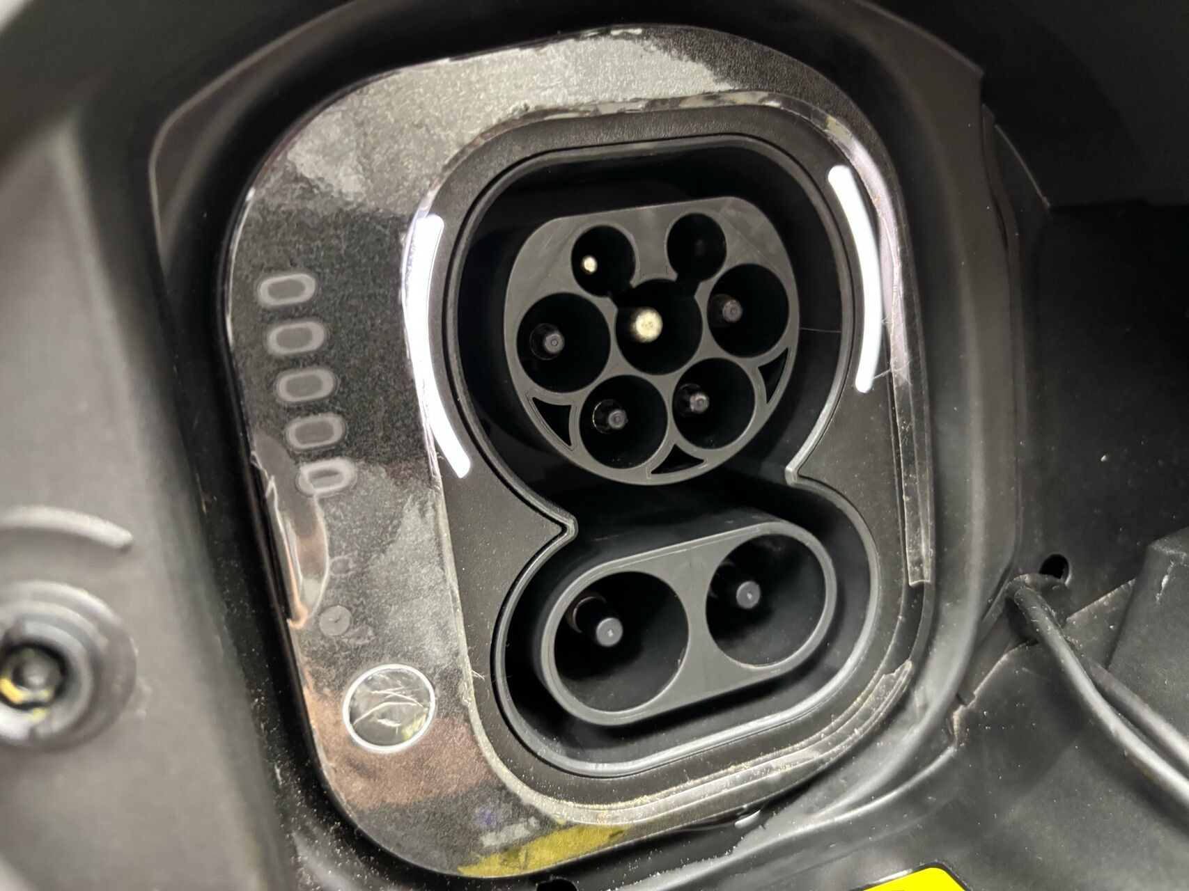 Grå Fiat 500e fra 2023