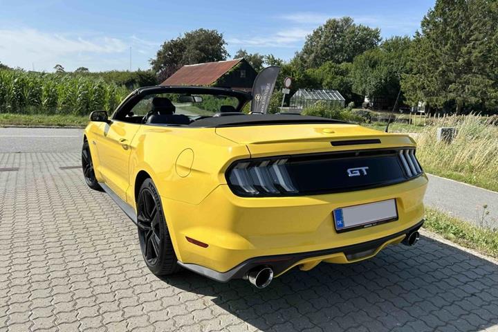 Gul Ford Mustang fra 2016