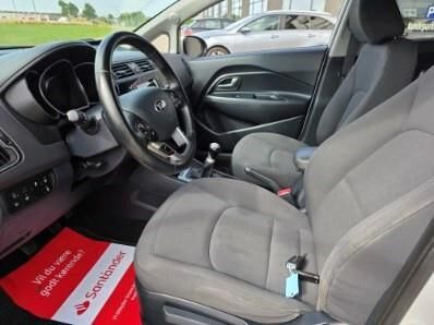 Sølv Kia Rio fra 2016