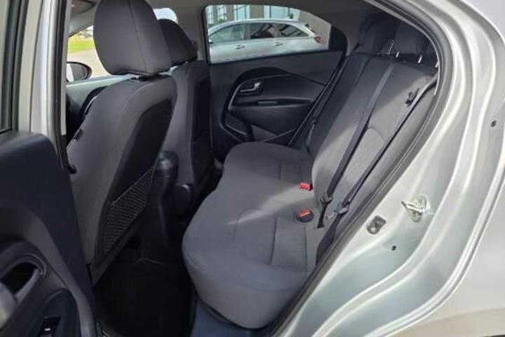 Sølv Kia Rio fra 2016